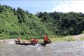 Lực lượng kiểm lâm và bảo vệ rừng chuyên trách tuyến thượng nguồn sông Hữu Trạch sử dụng ghe đi thực hiện nhiệm vụ tuần tra, bảo vệ rừng. Ảnh: Đỗ Trưởng-TTXVN