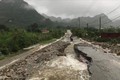 Mưa lũ gây xói mòn nền đường tại nhiều tuyến đường giao thông của tỉnh Lai Châu. Ảnh: Việt Hoàng-TTXVN