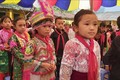 Những bộ trang phục dân tộc đủ sắc màu được các học sinh lớp 1 mặc tới dự lễ khai giảng năm học mới tại trường Tiểu học Sà Phì, huyện Đồng Văn. Ảnh: Nguyễn Chiến – TTXVN