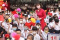 Giáo viên và học sinh lớp 1 Trường Tiểu học Thăng Long, quận Hoàn Kiếm trong ngày khai giảng. Ảnh: Thanh Tùng - TTXVN