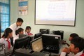 Học sinh Trường phổ thông dân tộc nội trú huyện Bố Trạch được kết nối với thông tin phục vụ học tập và trang bị thêm kiến thức xã hội. Ảnh: Văn Tý-TTXVN