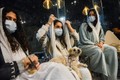 Người dân đưa những chú chó tới quán cà phê "The Barking Lot" tại thành phố Khobar, Saudi Arabia, ngày 25/9/2020. Ảnh: AFP/ TTXVN
