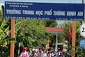 Trường học trên địa bàn huyện Gò Quao được xây dựng mới khang trang, giúp con em đồng bào dân tộc Khmer đến trường học tập tốt hơn. Ảnh: Lê Sen – TTXVN