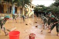 Lực lượng quân đội làm vệ sinh trường Mầm non xã Hiền Ninh, huyện Quảng Ninh, tỉnh Quảng Bình. Ảnh: Thống Nhất – TTXVN