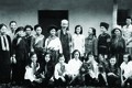 Bác Hồ chụp ảnh lưu niệm với đại biểu thiếu nhi và phụ nữ các dân tộc tỉnh Lào Cai ngày 23/9/1958. Ảnh: Tư liệu TTXVN
