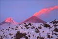 Những tia sáng đầu tiên của ngày mới bao phủ trên núi lửa Kiuchevskoy. Ảnh: Trần Hiếu - PV TTXVN tại Nga