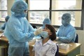 Chiều 12/03/2021, Trung tâm Y tế quận Nam Từ Liêm tổ chức lấy mẫu xét nghiệm cho 100 người tại bến xe khách Mỹ Đình. Ảnh: Minh Quyết - TTXVN