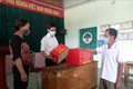 Cán bộ xã Trung Yên, huyện Sơn Dương (Tuyên Quang) kiểm tra công tác chuẩn bị cho ngày bầu cử tại thôn Đồng Mà, xã Trung Yên. Ảnh: Vũ Quang – TTXVN