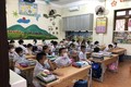 Học Trường Tiểu học Minh Khai, thành phố Hà Giang được do thân nhiệt và sát khuẩn trước khi vào lớp. Ảnh: Nguyễn Chiến-TTXVN