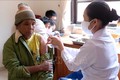 Người dân thôn Đưng K’Nớ 1, thôn Lán Tranh (xã Đưng K’Nớ, huyện Lạc Dương) đi tiêm vaccine phòng dịch COVID-19 trong ngày 7/10. Ảnh: Nguyễn Dũng – TTXVN