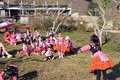 Trẻ em dân tộc Mông trên cao nguyên Mộc Châu chơi ném Pao trong ngày Tết. Ảnh: Quang Quyết