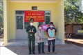 Biên phòng tỉnh Gia Lai tổ chức trao tặng mái ấm biên cương cho gia đình ông Rơ Lan Kem, hộ nghèo, làng Bi, xã Ia O, huyện Ia Grai (Gia Lai). Ảnh: Hồng Điệp - TTXVN