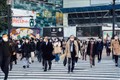 Người dân đeo khẩu trang phòng dịch COVID-19 tại Tokyo, Nhật Bản ngày 21/1/2021. Ảnh: THX/TTXVN