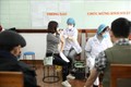 Nhân viên y tế tiêm vaccine phòng COVID-19 cho người dân phường Lê Đại Hành (quận Hai Bà Trưng). Ảnh: Minh Quyết – TTXVN`