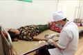 Khám và điều trị cho bệnh nhân tại Bệnh viên Đa khoa huyện Bắc Hà. Ảnh: Quốc Khánh - TTXVN