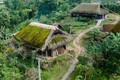 Những mái nhà lá cọ được rêu phủ quanh năm tại thôn Xà Phìn. Ảnh: Nam Thái – TTXVN