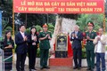Lễ mở bia đá cây di sản Việt Nam tại Trung đoàn 726. Ảnh: TTXVN phát