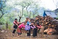 Trẻ em dân tộc Mông vui Tết ở bản Phiêng Canh, huyện Mộc Châu (Sơn La)