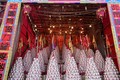 Núi bánh bao in tên "Bình an" được trưng bày tại lễ hội. Ảnh: Mạc Luyện pv TTXVN tại Hong Kong