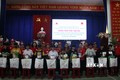 Tặng quà các gia đình khó khăn và học sinh nghèo vượt khó tại Quảng Nam