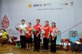 Đợt hiến máu tình nguyện tại tỉnh Gia Lai có sự tham gia của bà Huỳnh Nữ Thu Hà, Phó Chủ tịch UBND tỉnh Gia Lai (thứ 2 bên phải) và ông Nguyễn Hưu Quế, Chủ tịch Ủy ban nhân dân thành phố Pleiku (ngoài cùng bên trái) tham gia. Ảnh: Quang Thái- TTXVN