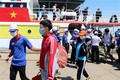 Các thí sinh huyện đảo Phú Quý được các đội “Tiếp sức mùa thi” của Tỉnh Đoàn Bình Thuận đón tại Cảng Phan Thiết. Ảnh: Nguyễn Thanh - TTXVN

