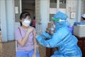 Tiêm vaccine phòng COVID-19 cho học sinh Trường Trung học Cơ sở Kim Hồng (thành phố Cao Lãnh). Ảnh: Nhựt An - TTXVN