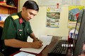 Thiếu tá Nguyễn Văn Ca Răn bên góc làm việc. Ảnh: TTXVN phát