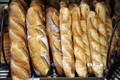 Bánh mì baguette tại Paris, Pháp. Ảnh: AFP/TTXVN