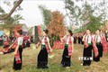 Người dân nhảy múa, tham gia nhiều hoạt động của Lễ hội Hết chá. Ảnh: Nguyễn Cường - TTXVN.
