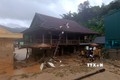Công tác khắc phục được chính quyền và người dân xã Tà Cạ, thị trấn Mường Xén, huyện Kỳ Sơn (Nghệ An) triển khai ngay sau khi nước rút. Ảnh: TTXVN phát