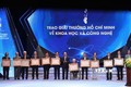 Chủ tịch nước Nguyễn Xuân Phúc trao Giải thưởng Hồ Chí Minh về Khoa học và Công nghệ cho các tác giả, đồng tác giả, đại diện tác giả. Ảnh: Hoàng Hiếu - TTXVN
