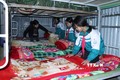 Trường Phổ thông Dân tộc bán trú Tiểu học Dào San, huyện Phong Thổ (Lai Châu) chuẩn bị đầy đủ chăn, đệm ấm cho học sinh ở bán trú. Ảnh: Đinh Thùy-TTXVN