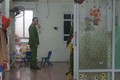 Lực lượng công an có mặt tại hiện trường trong cơ sở trông giữ trẻ trái phép. Ảnh: thanhnien.vn