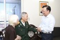 Bí thư Thành ủy Hà Nội Đinh Tiến Dũng thăm hỏi, tặng quà Anh hùng La Văn Cầu