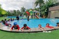 Giờ học bơi của học sinh tiểu học Trường Liên cấp Hoa Sen (thành phố Phan Rang – Tháp Chàm, tỉnh Ninh Thuận). Ảnh: TTXVN phát