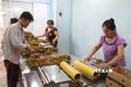 Sơ chế chôm chôm xuất khẩu ở Hợp tác xã nông nghiệp Phú Phụng, huyện Chợ Lách, tỉnh Bến Tre. Ảnh: Công Trí-TTXVN