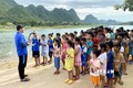 Chọn vị trí an toàn để ngăn sông, mở lớp dạy bơi miễn phí cho trẻ em ở Quảng Bình