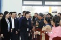 Chủ tịch nước Võ Văn Thưởng thăm hỏi người dân xã nông thôn mới Bình Thuận, huyện Bình Sơn, tỉnh Quảng Ngãi. Ảnh: Thống Nhất - TTXVN