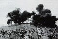 Bộ đội ta xông lên đánh chiếm cứ điểm Him Lam, mở màn chiến dịch Điện Biên Phủ , chiều ngày 13/3/1954. Ảnh: Tư liệu