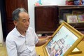 Ông Nguyễn Đình Tính (con trai của cụ Nguyễn Đình Thoa) luôn nâng niu tấm ảnh chụp cùng Tổng Bí thư Nguyễn Phú Trọng tại gia đình vào năm 2005. Ảnh: Thu Hằng - TTXVN