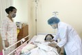 Các y bác sĩ Bệnh viện Đa khoa Thanh Vũ Medic Bạc Liêu thăm, khám hai mẹ con sản phụ N.T.H.T 