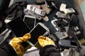 Độc đáo dự án "tái chế" điện thoại cũ tại Pháp