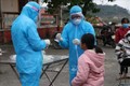 Lấy mẫu xét nghiệm SARS-CoV-2 cho người dân tại xã Hưng Đạo, thành phố Chí Linh . Ảnh: Mạnh Minh- TTXVN