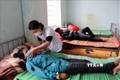 Các bệnh nhân vẫn đang được điều trị tại Trung tâm Y tế huyện Kon PLong. Ảnh: Cao Nguyên-TTXVN