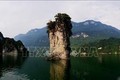 Hòn Cọc Vài - điểm nhấn trong tour du lịch lòng hồ thủy điện Lâm Bình (Tuyên Quang). Ảnh: Nam Sương – TTXVN