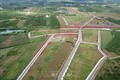 Khu "dự án" 36 ha ở xã ĐamB’ri đã bị làm đường, phân lô và đang rao bán nền. Ảnh: Quốc Hùng- Nguyễn Dũng - TTXVN
