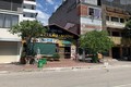 Nhà hàng quán nướng Cộng hòa tại 08 đường An Dương Vương, phường Cốc Lếu, thành phố Lào Cai, nơi có ca nghi nghi nhiễm đến ăn đã được lực lượng chức năng phong tỏa. Ảnh: Quốc Khánh - TTXVN