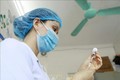 Chuẩn bị vaccine trước khi tiêm cho đối tượng ưu tiên tại Trung tâm y tế thành phố Vĩnh Yên, tỉnh Vĩnh Phúc. Ảnh: Hoàng Hùng - TTXVN