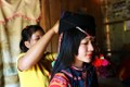 Các thiếu nữ dân tộc Hà Nhì chuẩn bị trang phục đi chơi tết. Ảnh: Phan Tuấn Anh - TTXVN